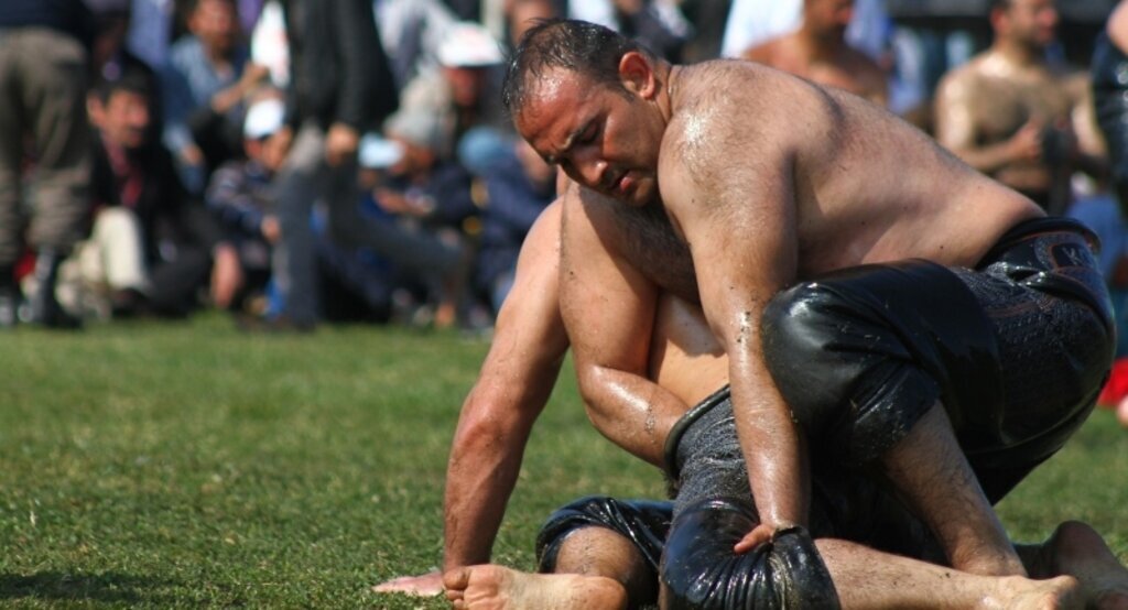 Sakarlı 19. Hıdrellez Şenlikleri yağlı güreş müsabakaları başladı