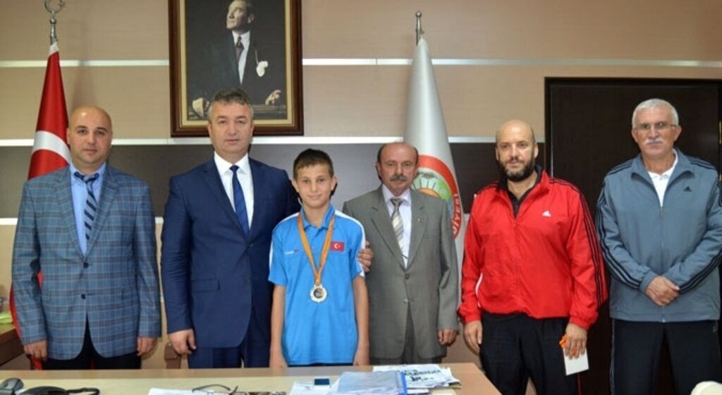 Şampiyon Karateciden Başkan Topaloğlu’na Ziyaret