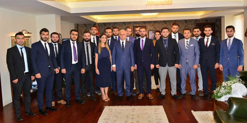Samsun AK Parti İl Gençlik Kolları Başkanı ve yönetim kurulu üyeleri Vali Şahin'i ziyaret etti
