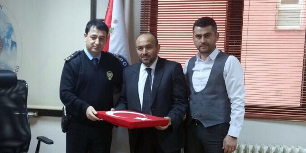 Samsun Büyük Anadolu Hastanesi polisimizin yanında