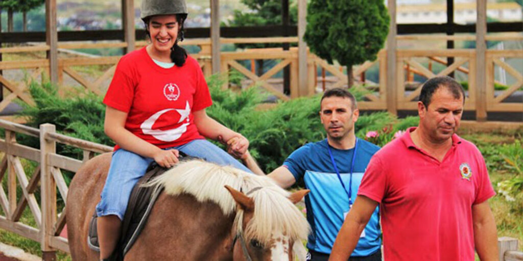 Samsun Büyükşehir Belediyesi Atlı Spor Tesislerinde Binicilik kurslarına başladı