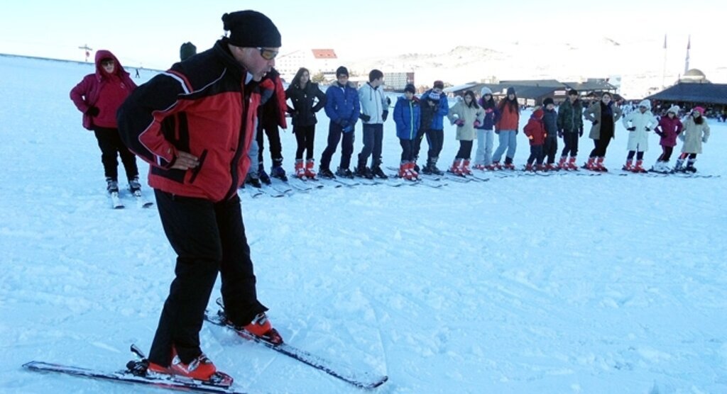 Samsun Çocuk Evleri'ndeki çocukların kayak keyfi