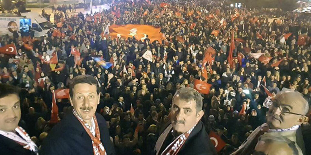 Samsun Cumhuriyet Meydanı'nda referandum kutlaması
