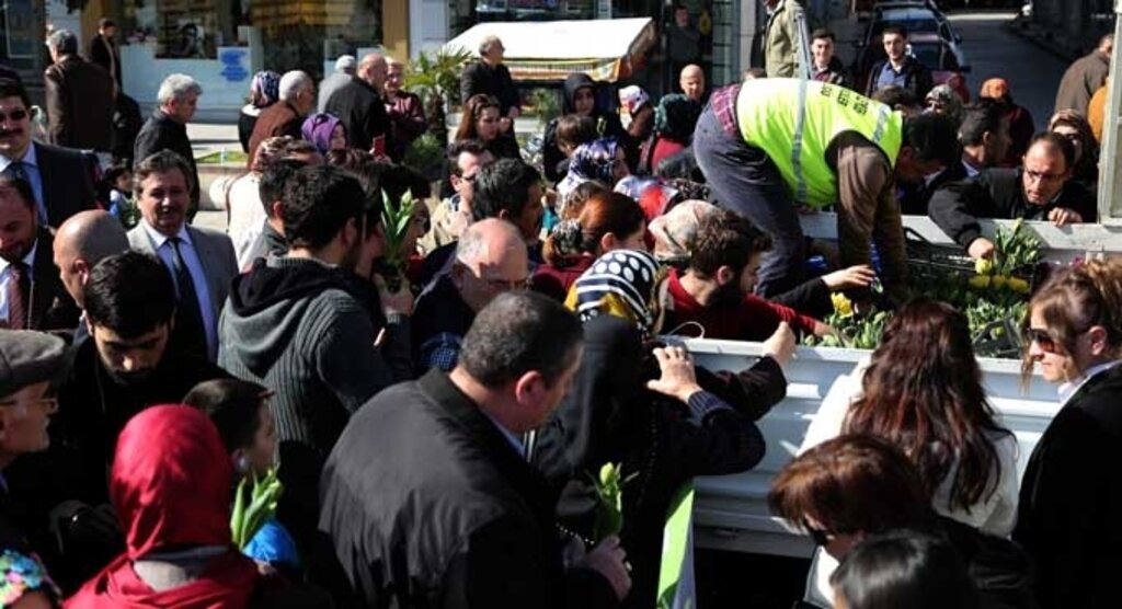 Samsun Cumhuriyet Meydanı'nda fidan dağıtımı yapılacak