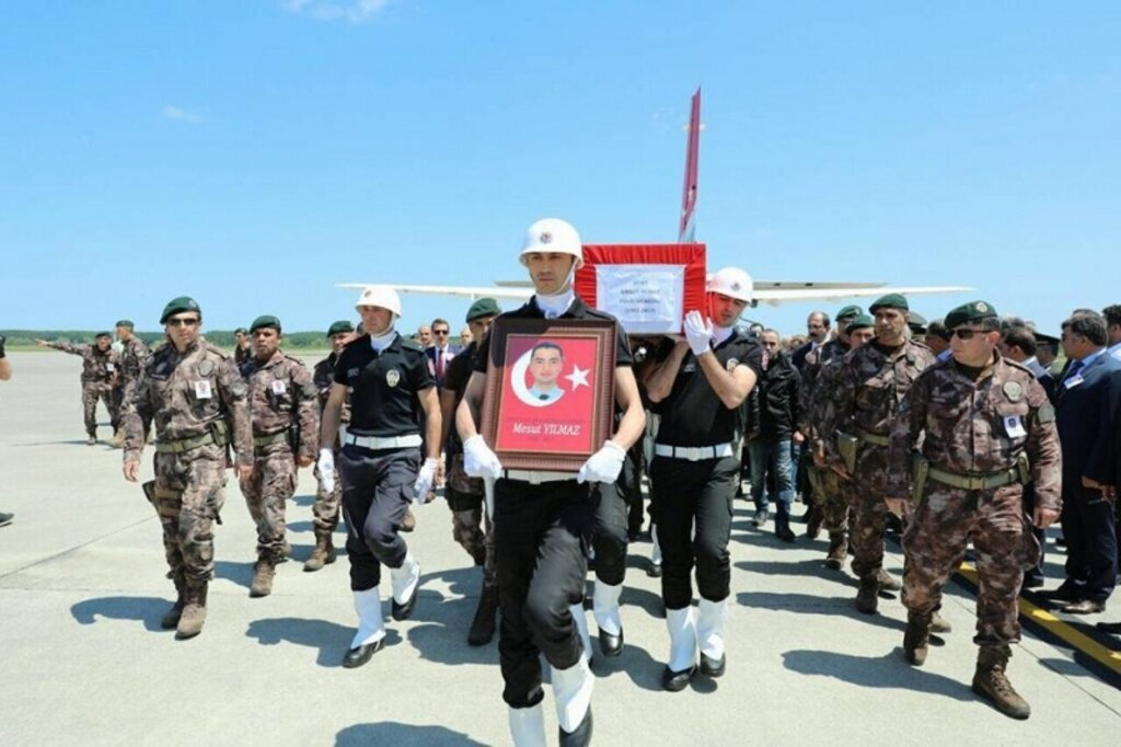 Samsun şehidini gözyaşları ve dualarla karşıladı