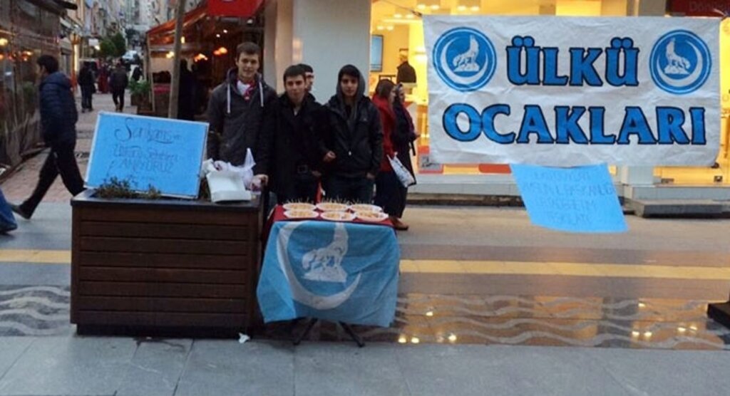 Samsun Ülkü Ocakları tarafından şehitler için lokma dağıtıldı