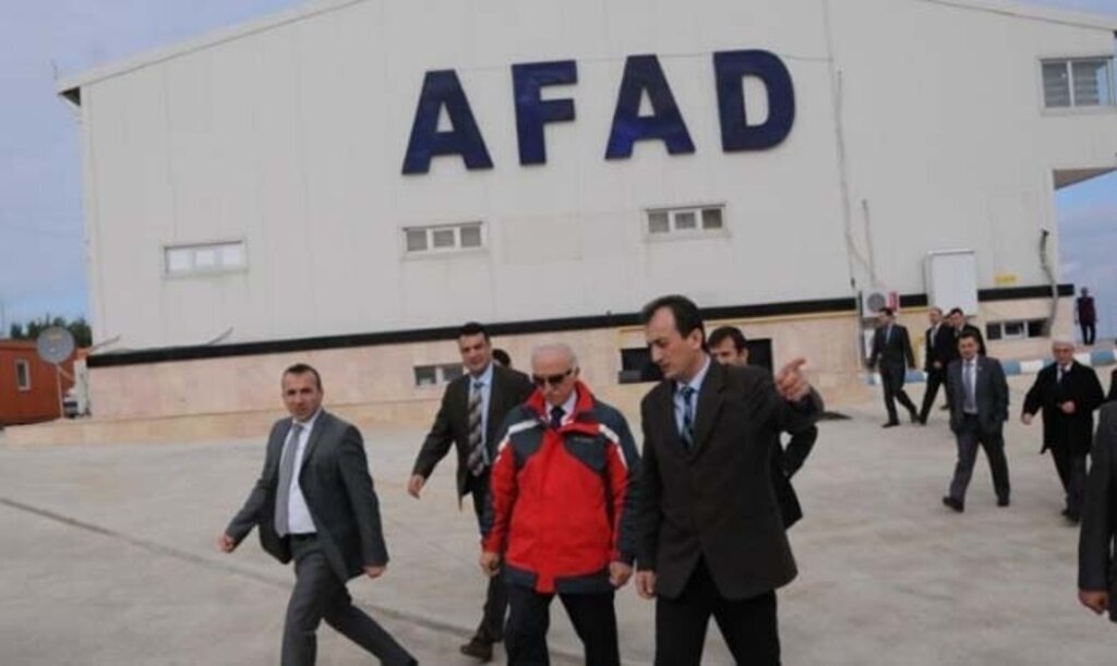 Samsun Valisi Şahin, AFAD'da incelemelerde bulundu