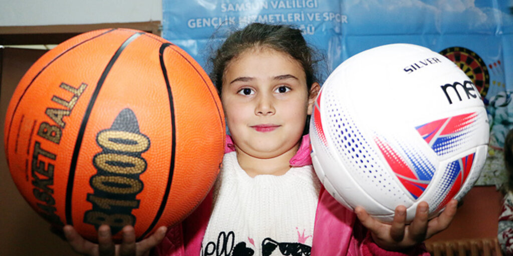 Samsun'da 55 Köy Okuluna Spor Malzemesi 