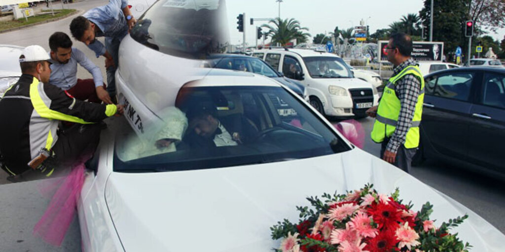 Samsun'da gelin arabasına trafik cezası!