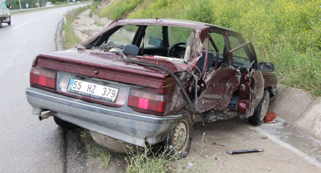 Samsun'da iki otomobil çarpıştı: 1 ölü, 6 yaralı