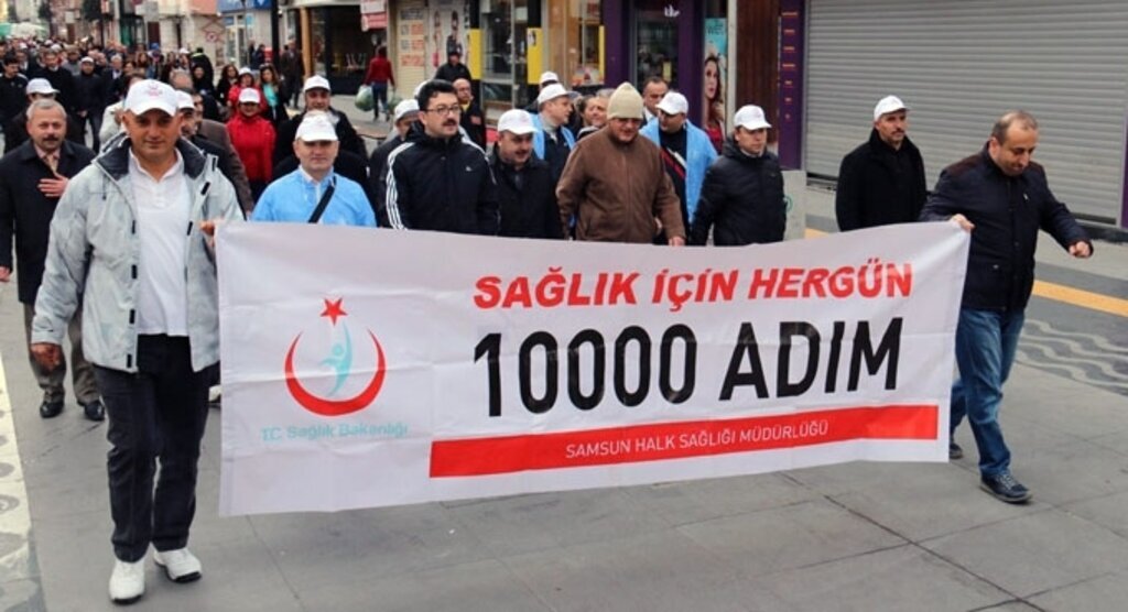 Samsun'da sağlıklı beslenme ve hareketli yaşam yürüyüşü yapıldı