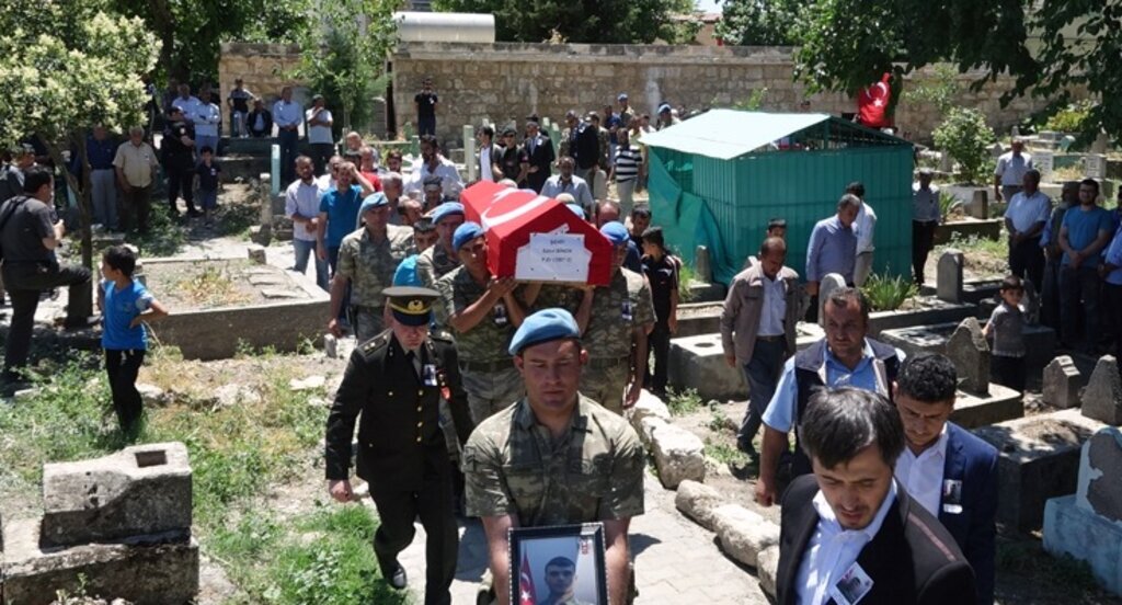 Samsun'da şehit olan asker Diyarbakır'da son yolculuğuna uğurlandı