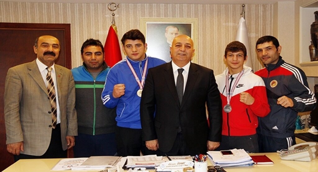 Samsun’lu boksörler ödüllendirildi