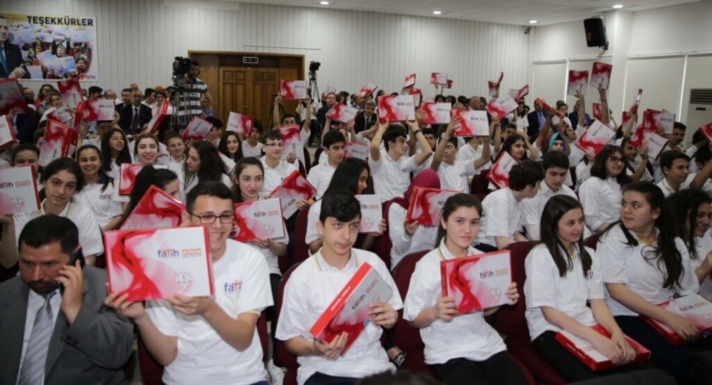 Samsunlu öğrenciler tabletlerine kavuştu