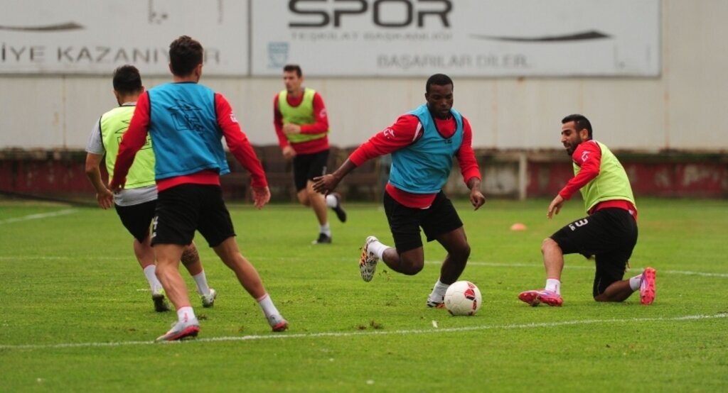 Samsunspor antremanlara devam ediyor