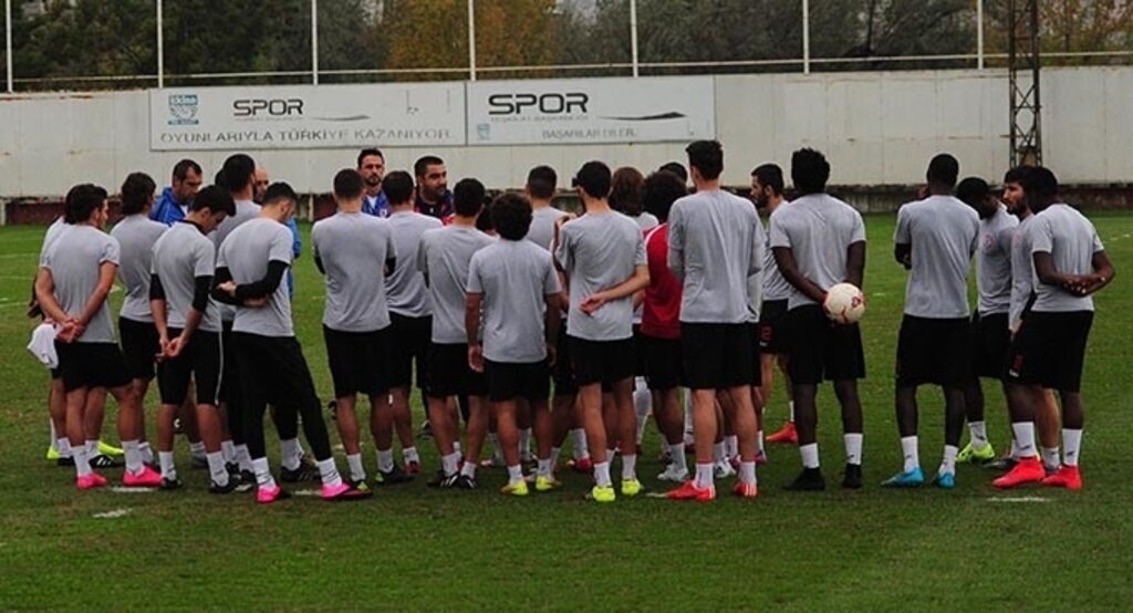 Samsunspor antrenmanlara devam ediyor