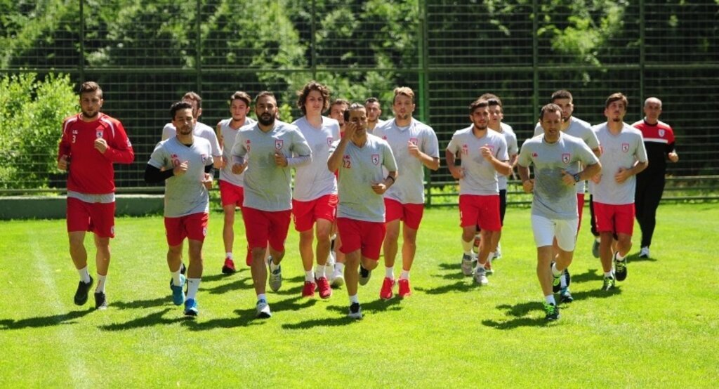 Samsunspor Kartepe'de ilk antremanını yaptı kampı