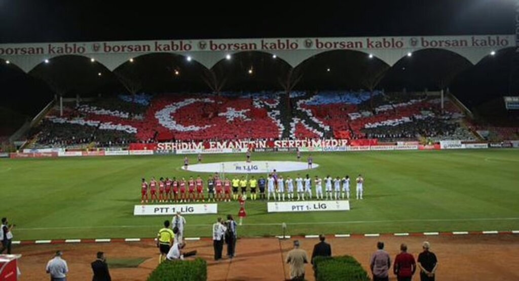 Samsunspor taraftarından şehitlerimiz için anlamlı koreografi