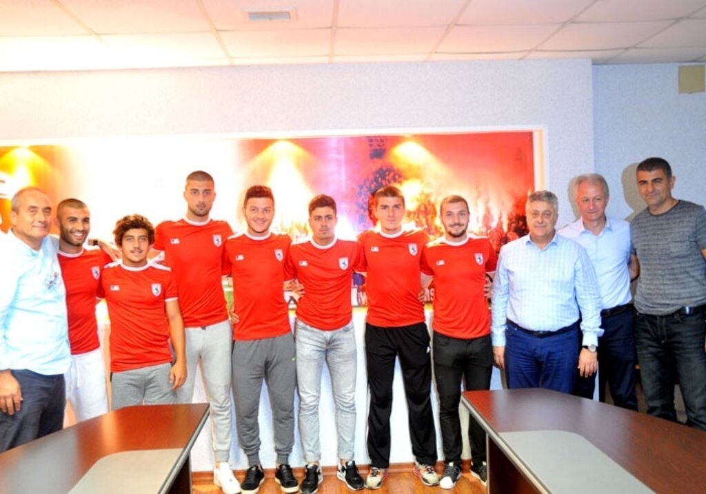 Samsunspor'a gençlik aşısı, Yedi altyapı oyuncusu profesyonel oldu