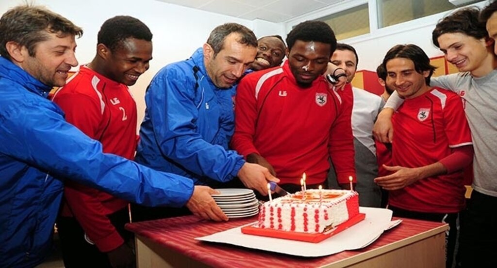 Samsunspor'lu oyuncu Zola'ya süpriz yaşgünü