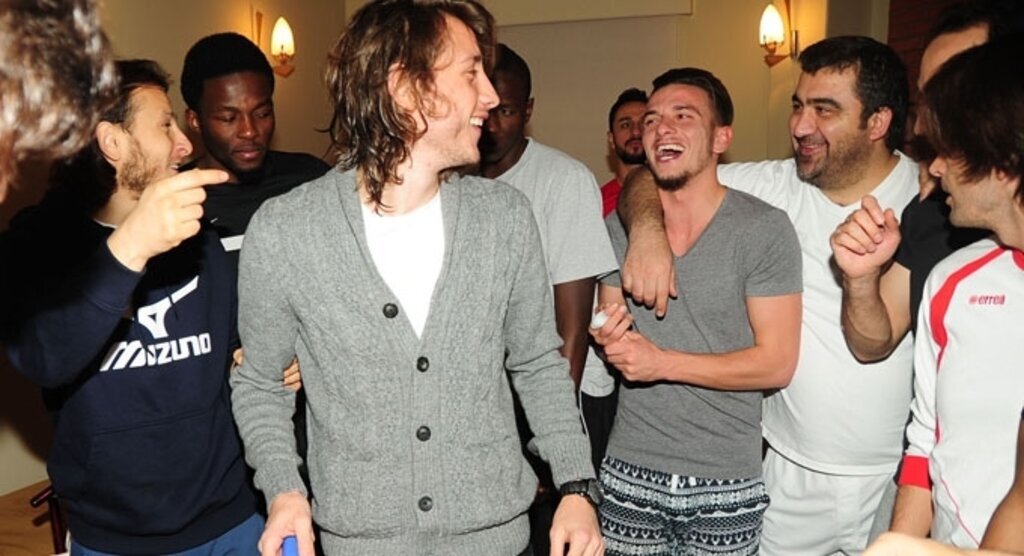 Samsunsporlu Taha Yalçıner'e süpriz doğumgünü kutlaması