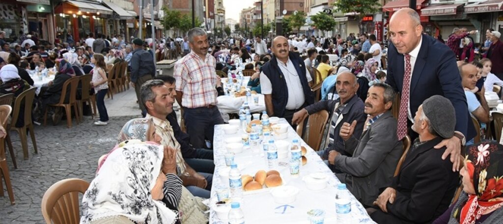 Samsun’un en büyük iftar sofrası Tekkeköy’de kuruldu