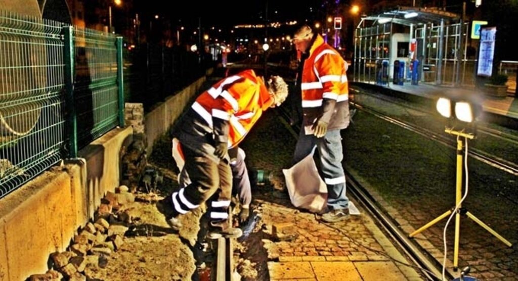 SAMULAŞ Hat Bakım Ekibi gece iş başında