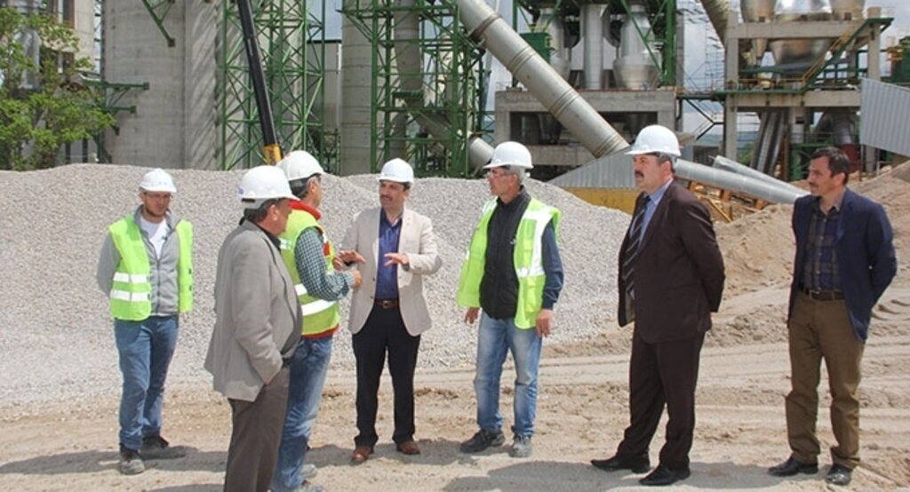 Sarıcaoğlu Çimento fabrikasını ziyaret etti