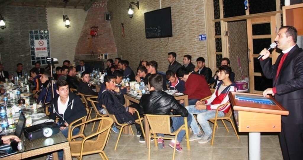 Sarıcaoğlu Gençlerle Buluştu