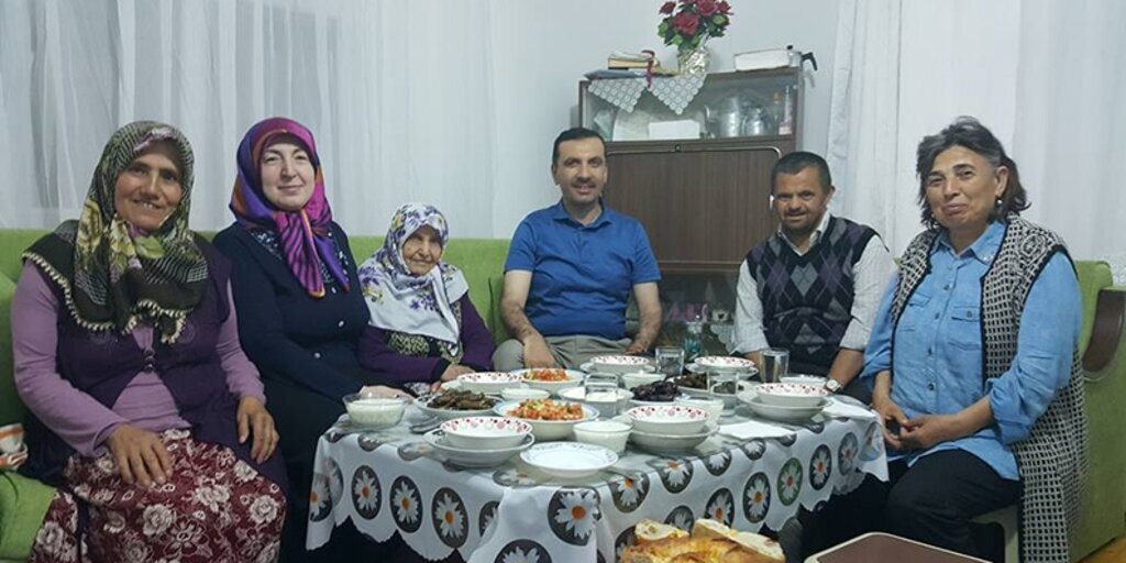 Sarıcaoğlu'ndan Çat Kapı İftar programı