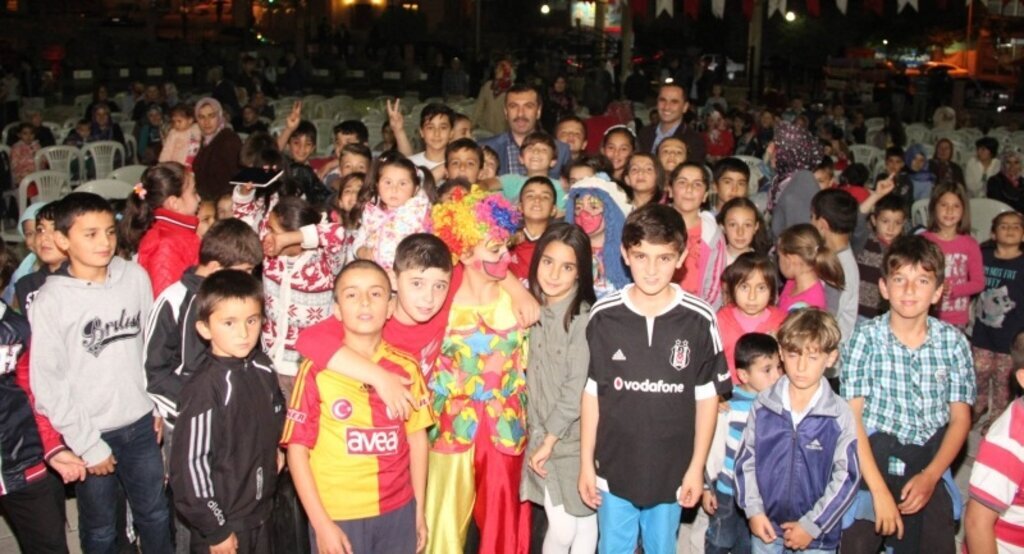 Sarıcaoğlu'ndan Çocuklara Sürpriz