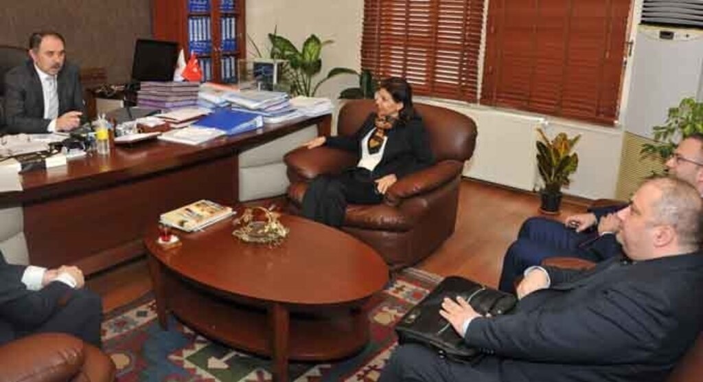 Satranç Federasyonu Başkanı Büyükşehir Belediyesi’ni Ziyaret Etti