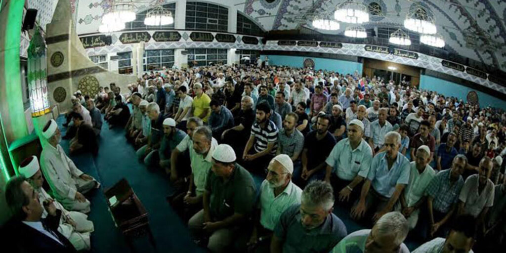 Seccadenle Gel Teravih Namazı ve Kadir Gecesi Özel Programı’na yoğun katılım