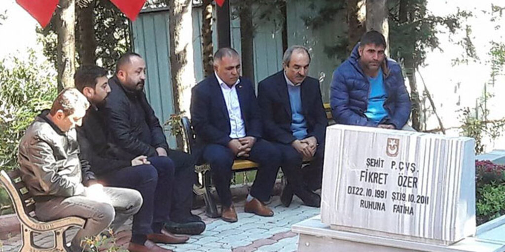 Şehit Fikret Özer kabri başında dualarla anıldı