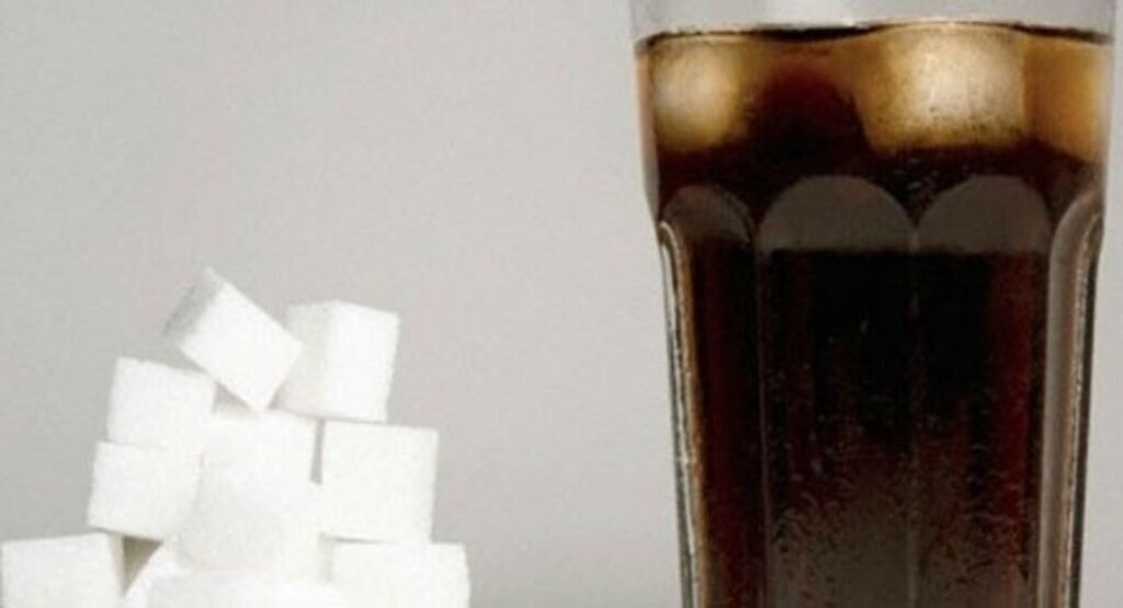 Şekerli ve gazlı içecekler yılda 184 bin can alıyor