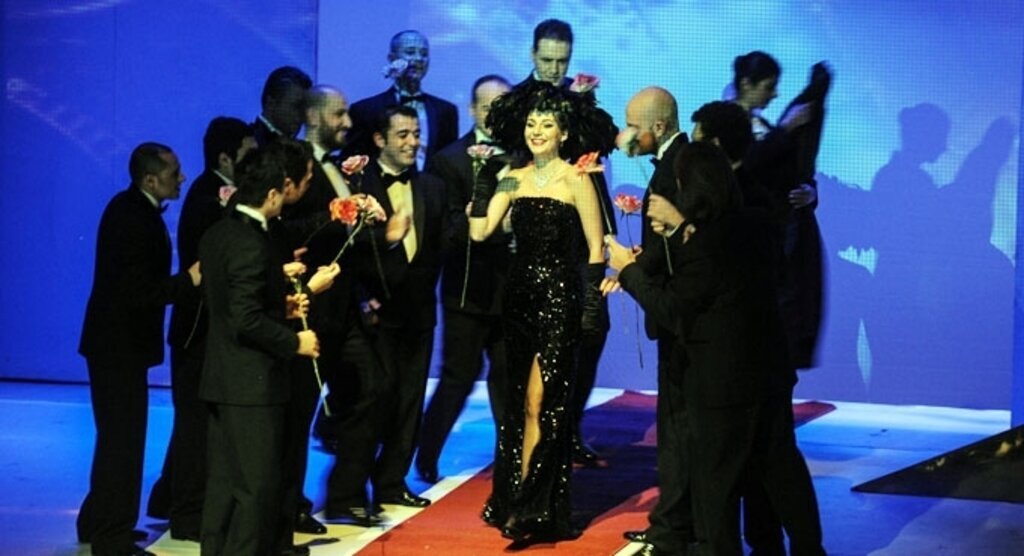 'Şen Dul' opereti son kez sahneledi