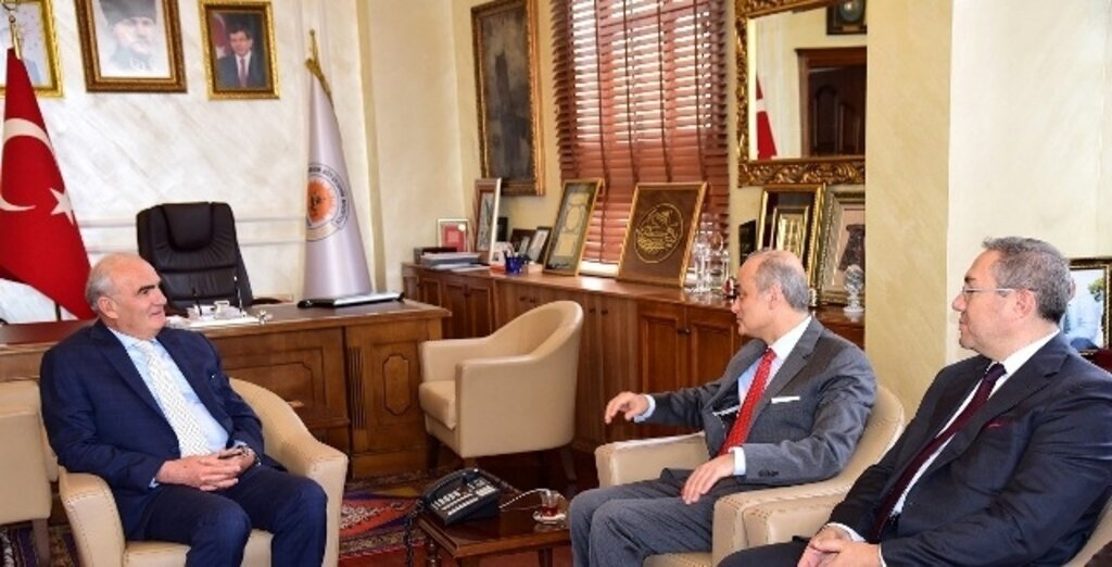 Siemens Yöneticileri Başkan Yılmaz'ı Ziyaret Etti