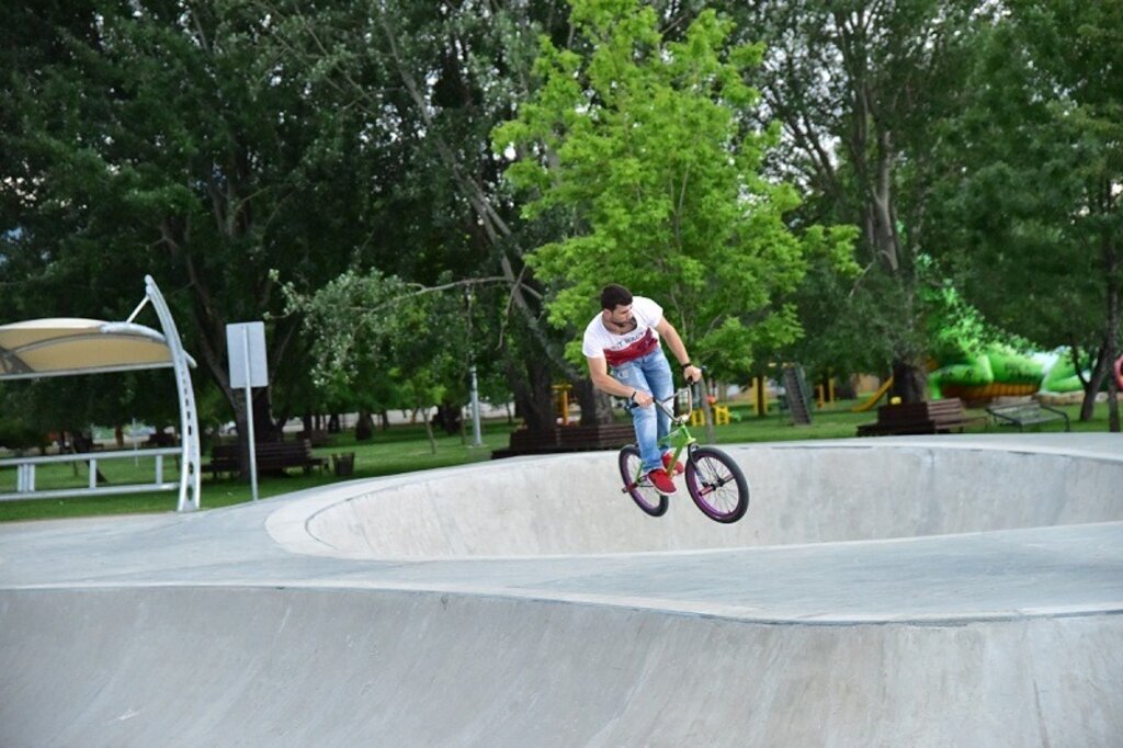 Skate Park Büyükşehir Belediyesi tarafından hizmete açıldı