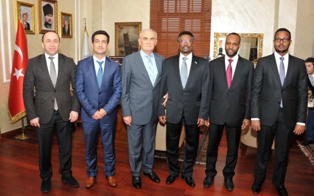 Somali Ankara Büyükelçisi Sheikh Başkan Yılmaz'ı ziyaret etti