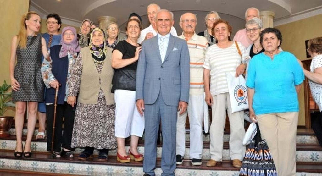 Sosyal yaşama döndürülen hastalar Başkan Yılmaz’ı ziyaret etti