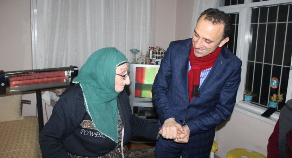 Sultan Seyhan 110 yaşında ki Nazire İpek’i ziyaret etti