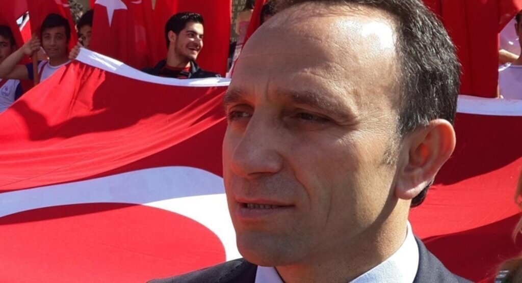 Sultan Seyhan istifa etti