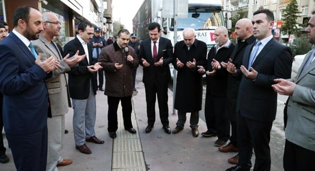 Suriye yardım TIR'ı dualarla gönderildi