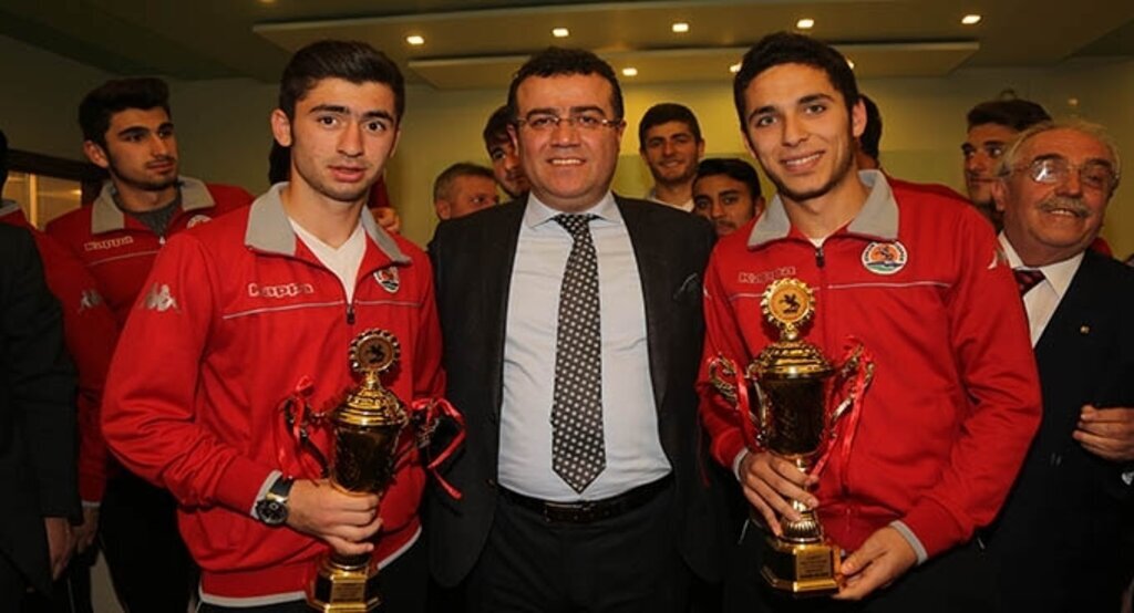 Taşçı’dan şampiyonlara ödül