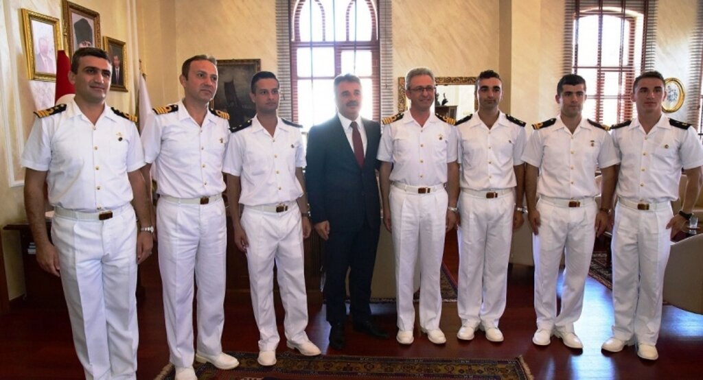 TCG İskenderun Gemi Komutanları Büyükşehir Belediyesi’ni ziyaret etti