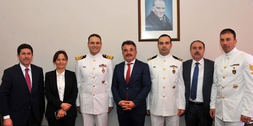 TCG Yıldıray Denizaltısı Komutanları Büyükşehir Belediyesi'ni Ziyaret Etti