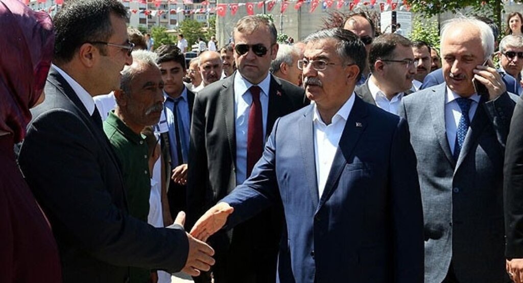 'Tek ev kalıncaya kadar bu bayrak dalgalanacak'