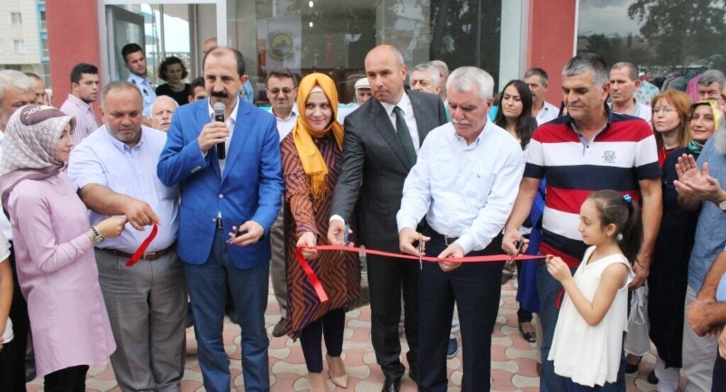 Tekkeköy Belediyesi hayır çarşısı açıldı