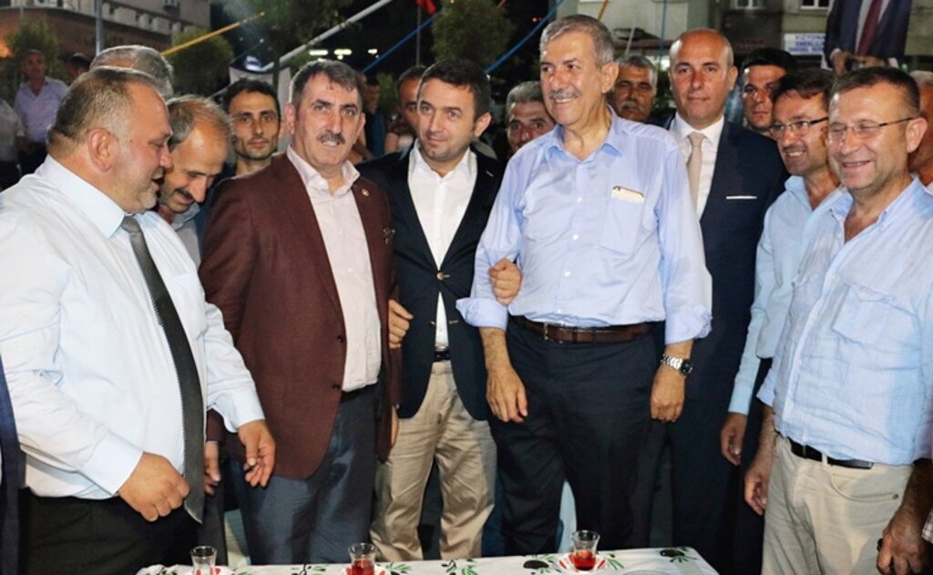 Tekkeköy İlçe Meydanı'nda Onbinler aynı sofrada iftar yaptı