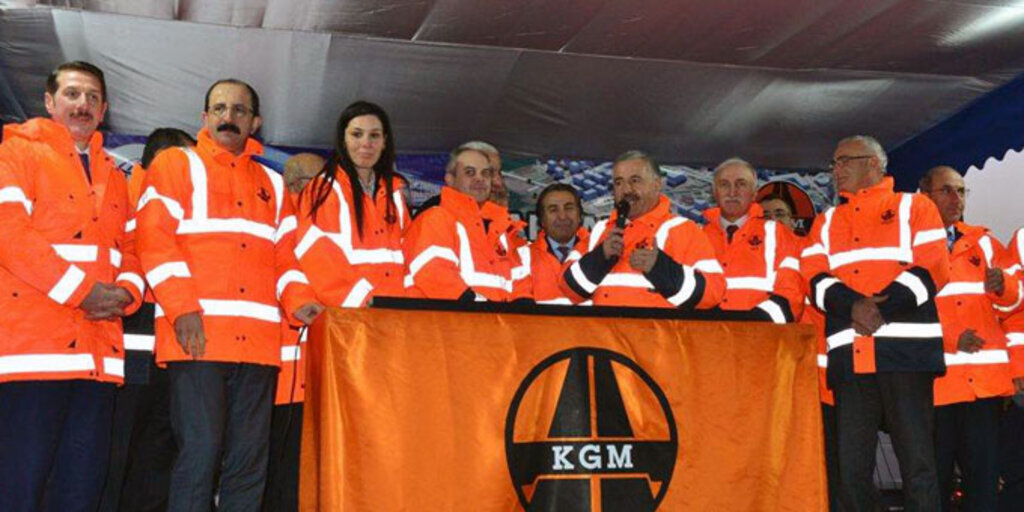 Tekkeköy Kavşağı ile Petrol Ofisi arasındaki viyadük köprüsünün temeli atıldı